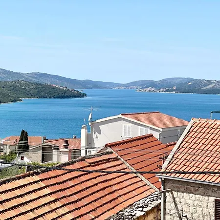 Sunny Oasis With A Beautiful View Apartamento Trogir